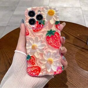 Amazon - strawberry/daisy case